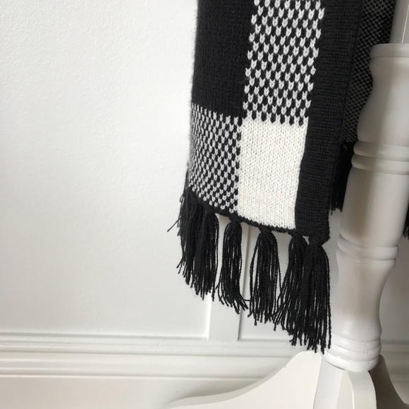 Cable & Gauge Buffalo Plaid w/Tassel Sweater Coat - Picture 5 of 7